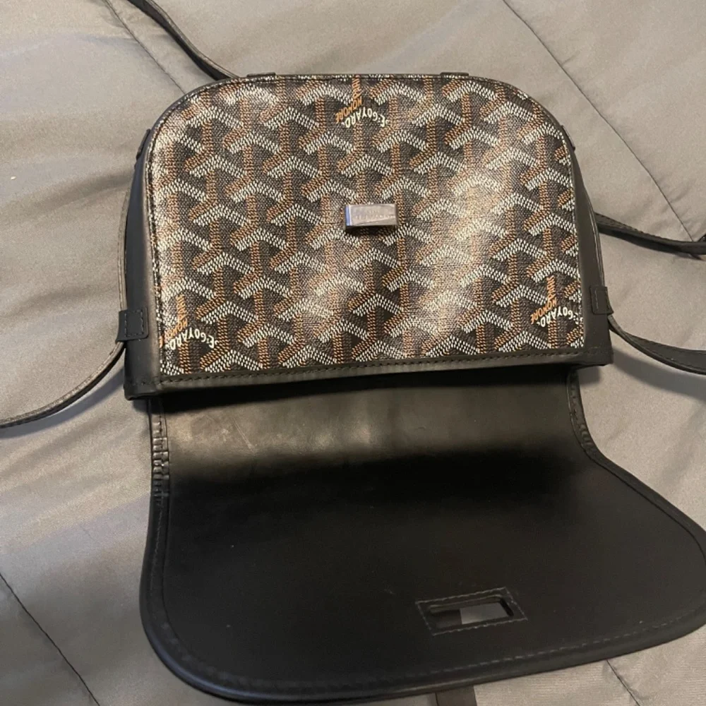 Goyard Crossbody - Picture 4 of 6